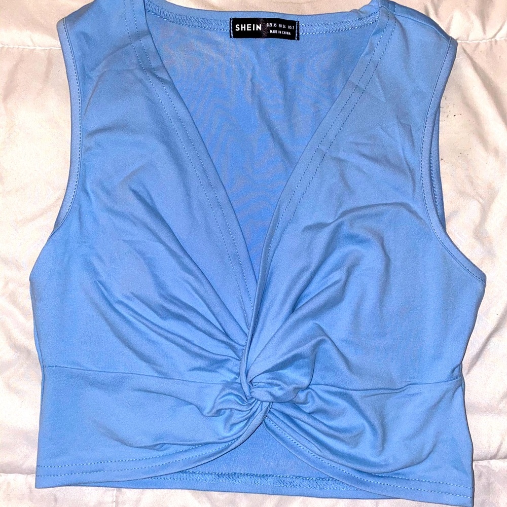 Front twist tank crop top